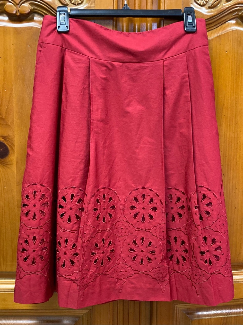 Ann Taylor LOFT Red Embroidered Eyelet Cotton Skirt Size 2 Lined